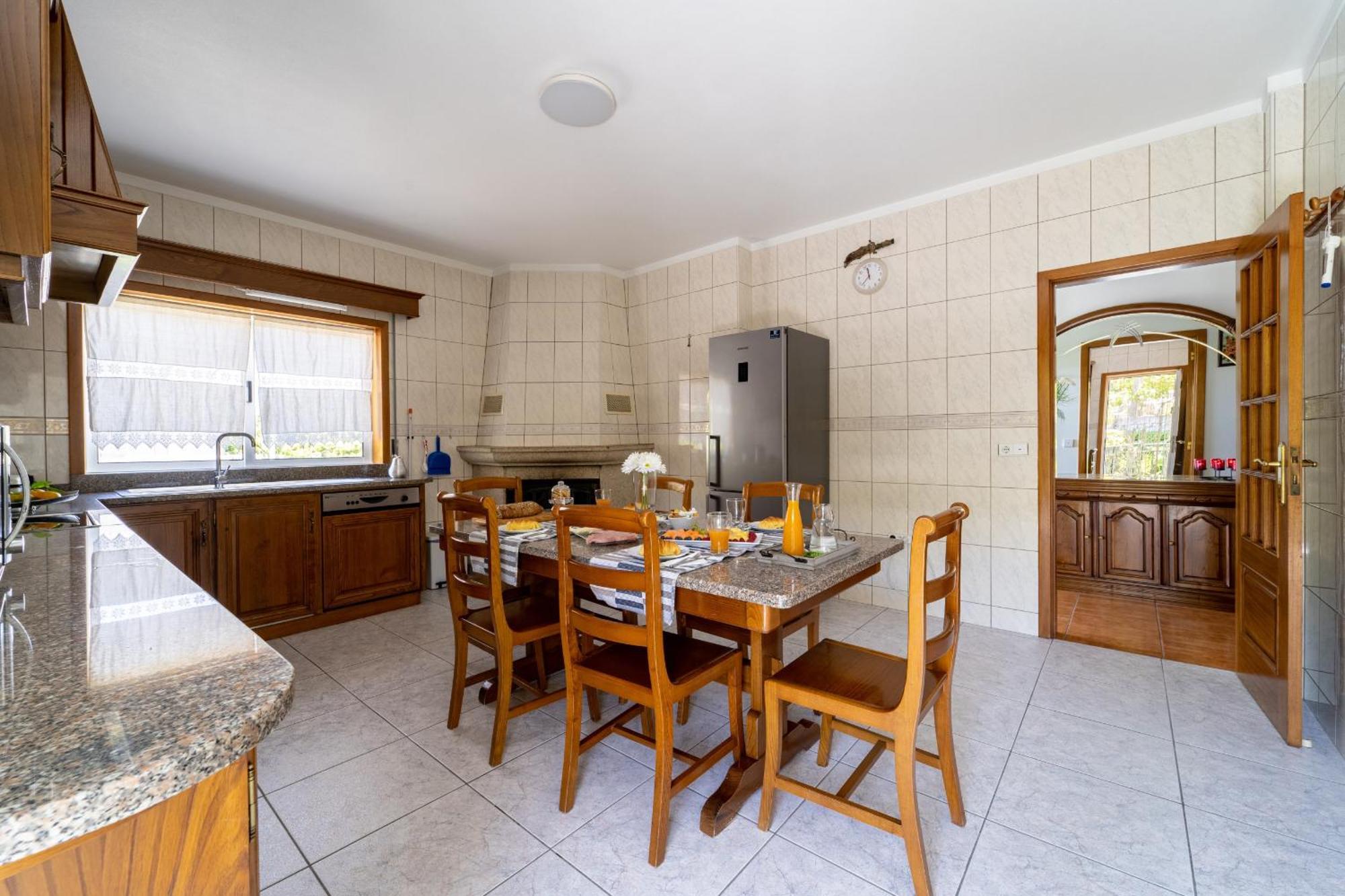 Gondomar Guimaraes - Moradia V3 Com Piscina Natural By House And People 外观 照片